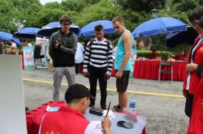 語言服務走進青浦集市 助力進口博覽會