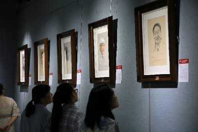 &ldquo;《共和國脊梁肖像展》走進藝術(shù)瑞光&rdquo;活動在鄭舉行